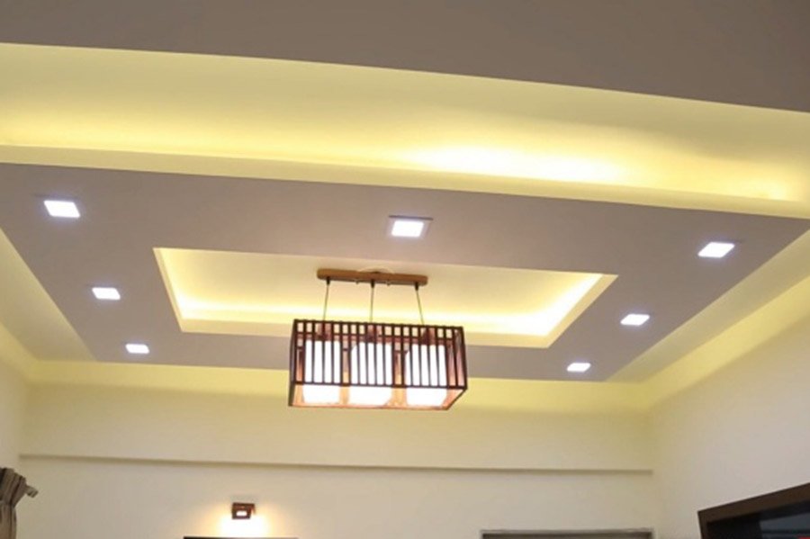 Nên đóng trần nhựa giả gỗ, trần gỗ đẹp hay trần thạch cao? 