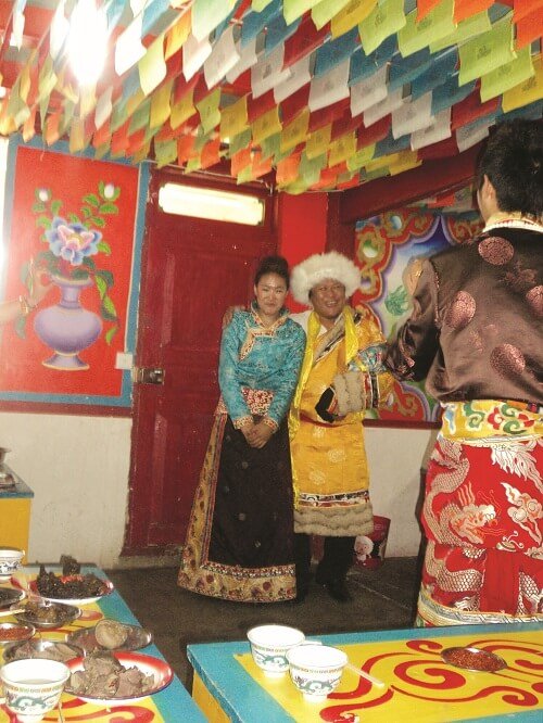 Tham quan nhà Tạng