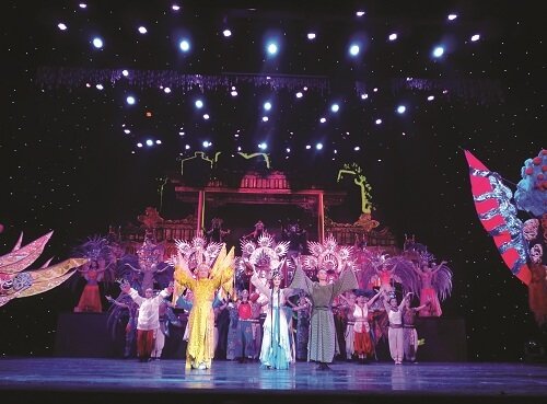 Sân khấu kịch Xuyên rực rỡ sắc màu