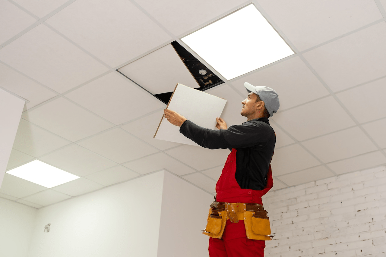 Các hạng mục hoàn thiện cần được kiểm tra thường xuyên để phát hiện kịp thời dấu hiệu thấm ẩm, nứt võng hoặc xuống cấp