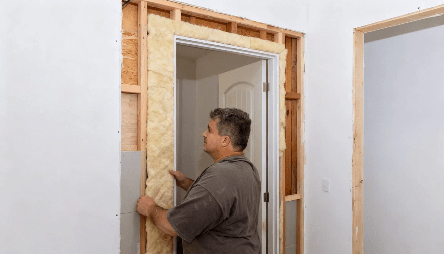 Cách âm cửa để tránh sóng âm len lỏi vào phòng