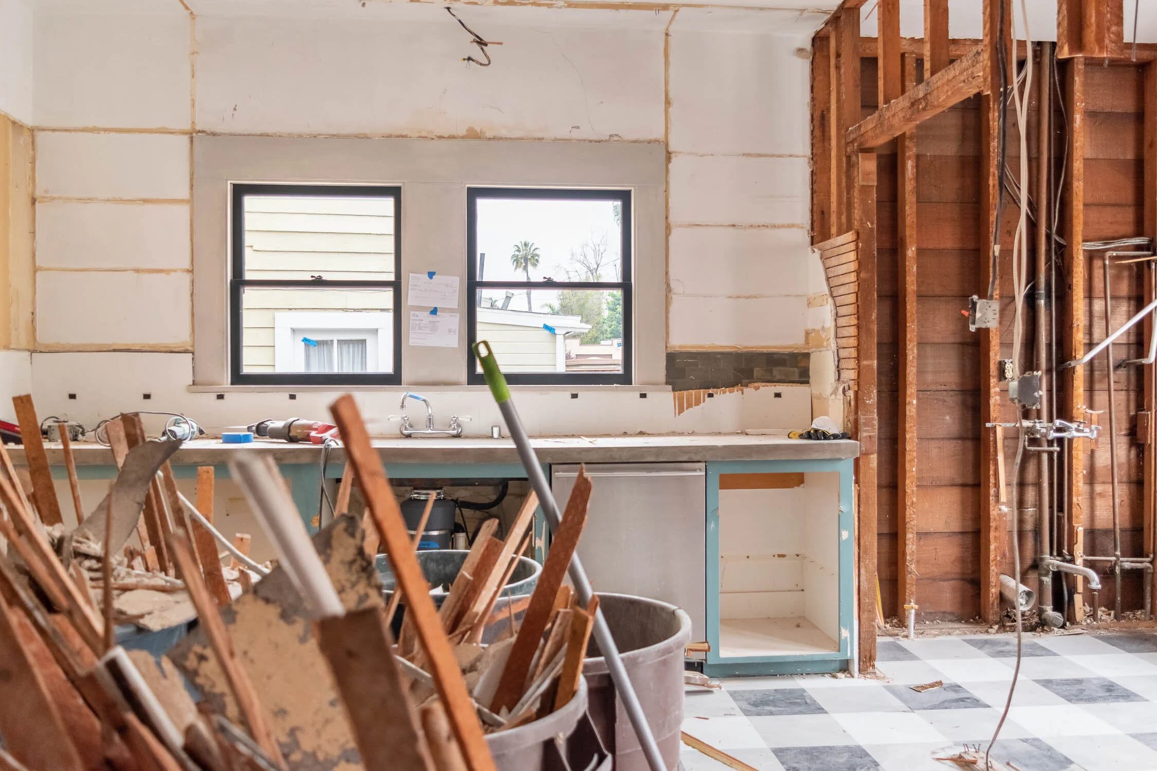 Cải tạo nhà 2 tầng cũ