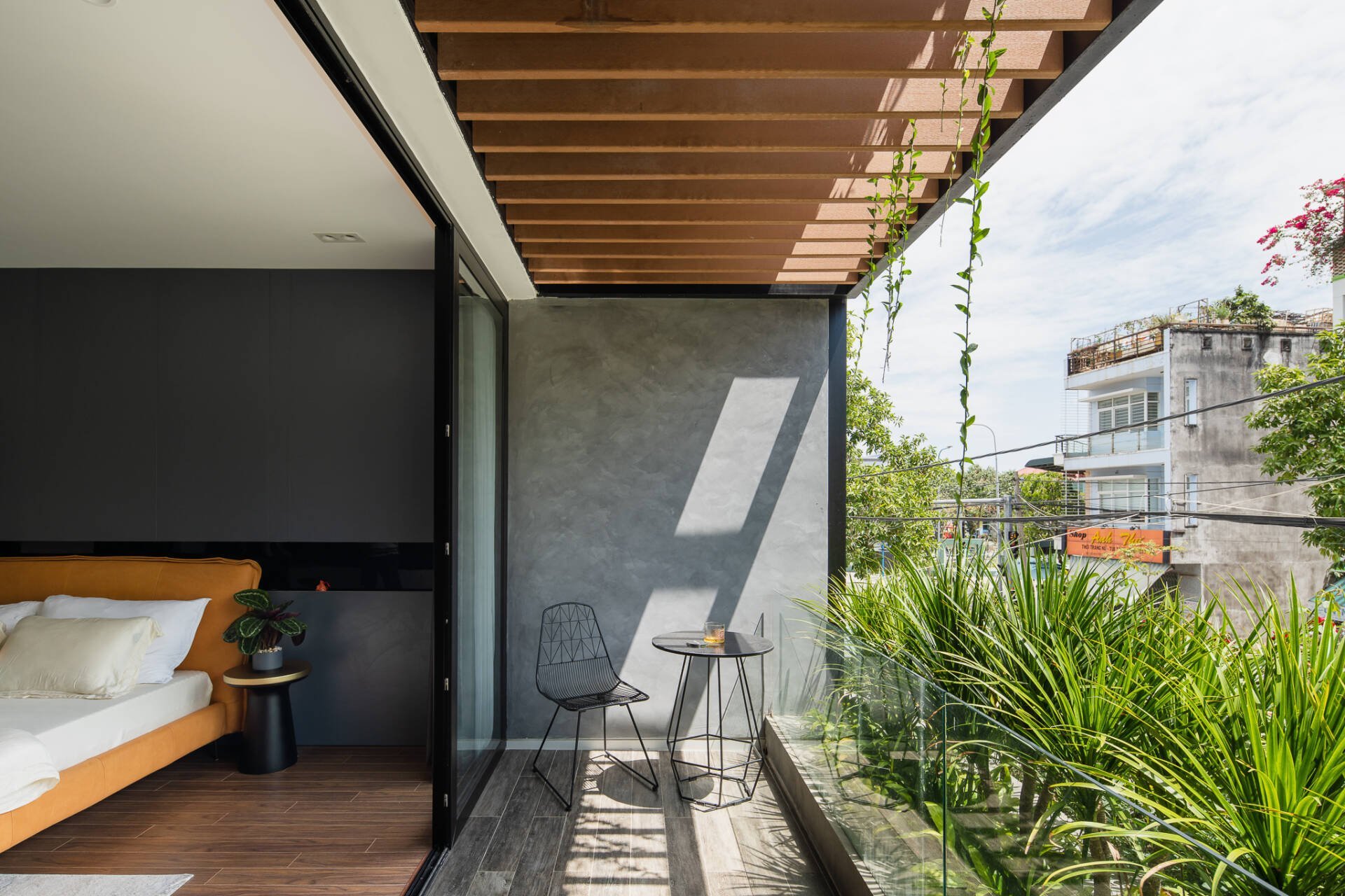 Thiết kế logia trong nhà phố đẹp, chống nắng tốt