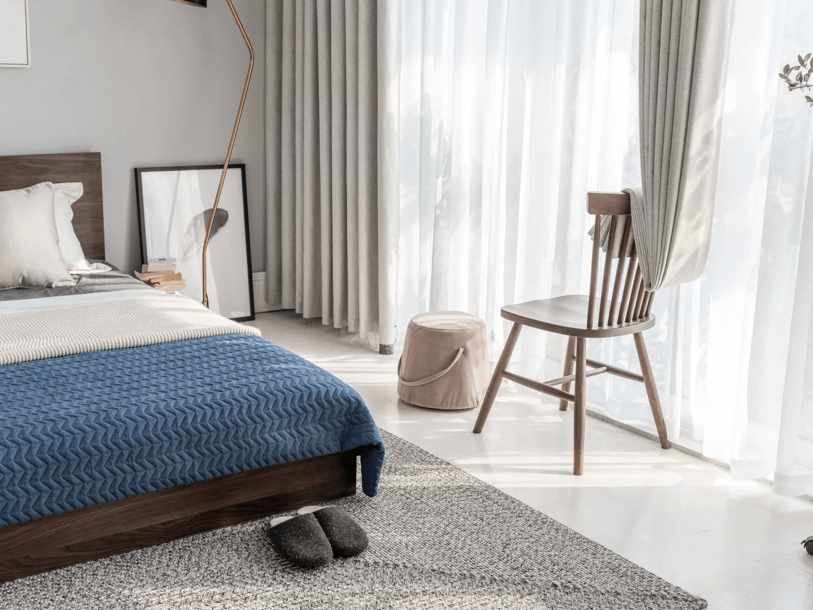 Rèm vừa giúp cản nắng, vừa chống nóng hiệu quả cho nhà mặt tiền hướng Tây