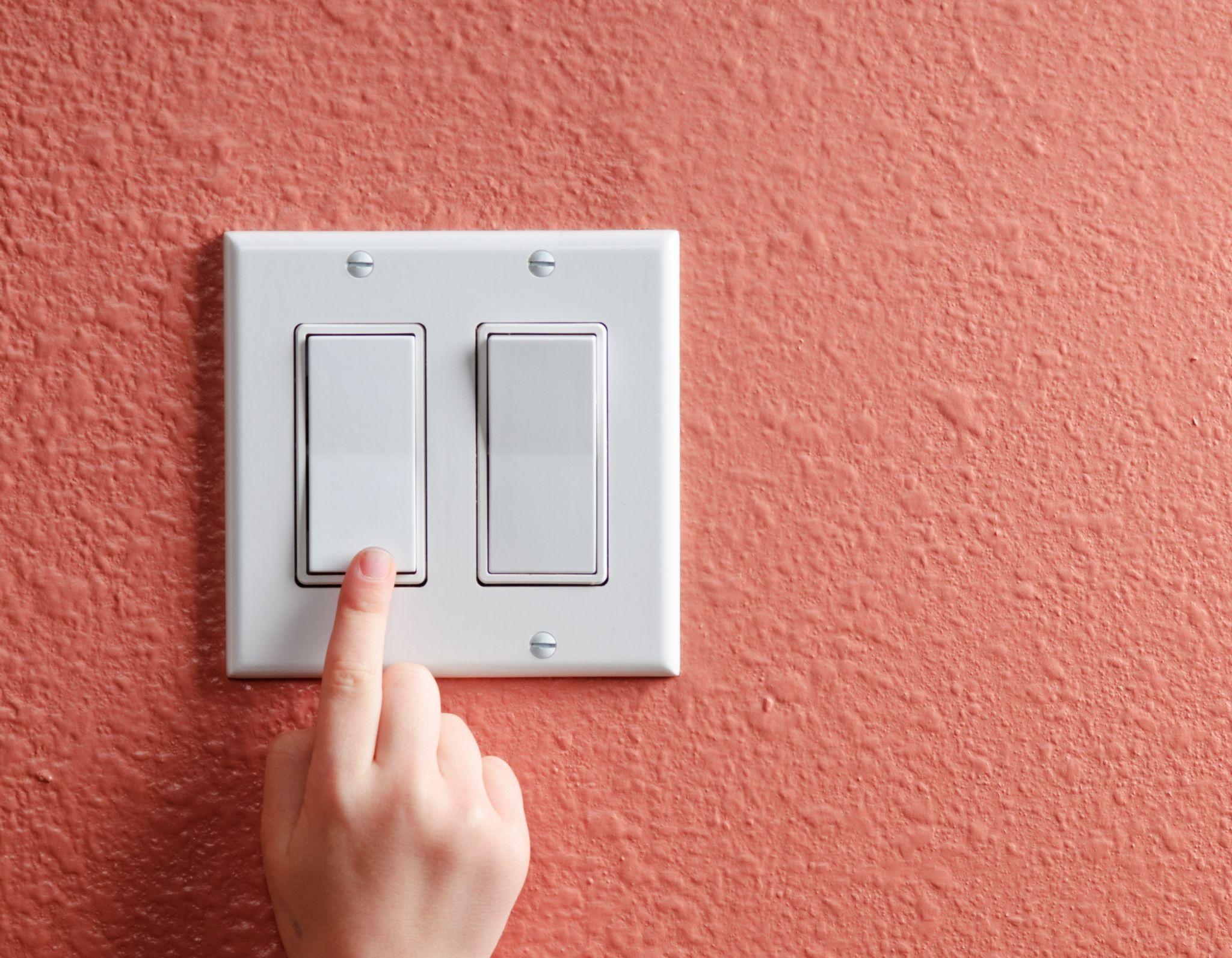 Chủ nhà cần tắt thiết bị điện khi không sử dụng giúp giảm nguy cơ cháy nổ (Nguồn: Internet)