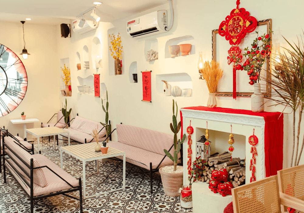 Decor tết quán cà phê