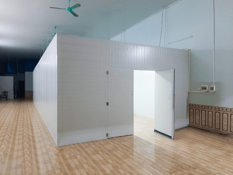 Làm vách ngăn phòng máy lạnh giá rẻ là giải pháp hiệu quả giúp tiết kiệm chi phí, đồng thời tối ưu hóa khả năng cách nhiệt và giảm tải cho máy lạnh