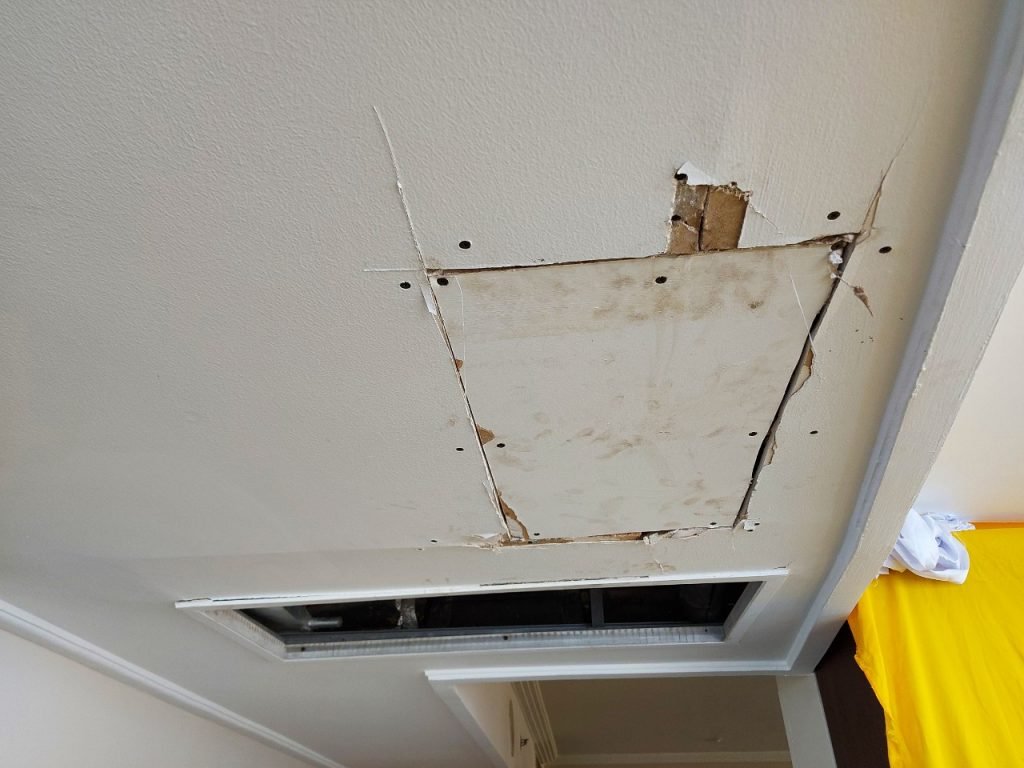 Lý do trần thạch cao bị nứt