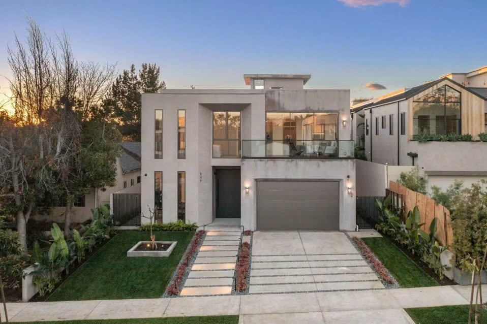 Mẫu nhà 2 tầng có sân vườn