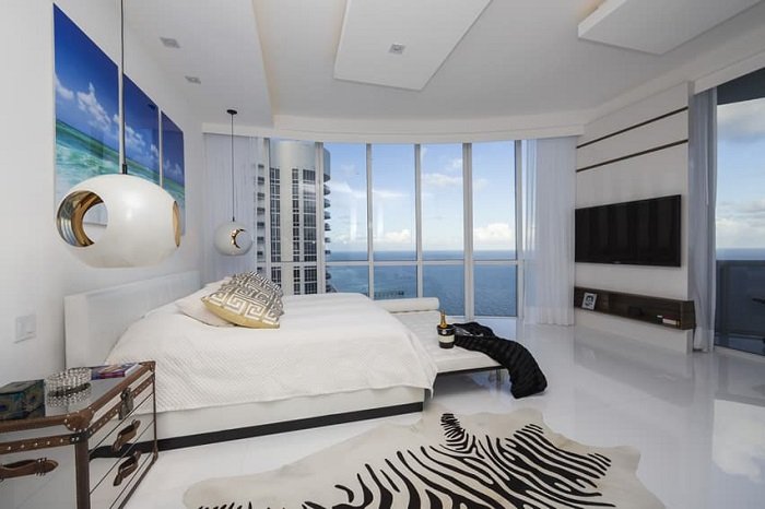 Trần giật một cấp nhẹ tạo điểm nhấn bằng đèn led chìm