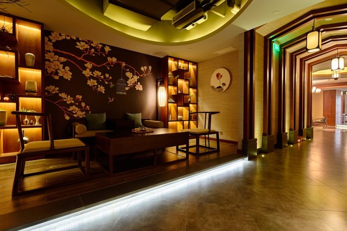 Mẫu trần thạch cao quán cà phê đẹp kết hợp các loại đèn trang trí