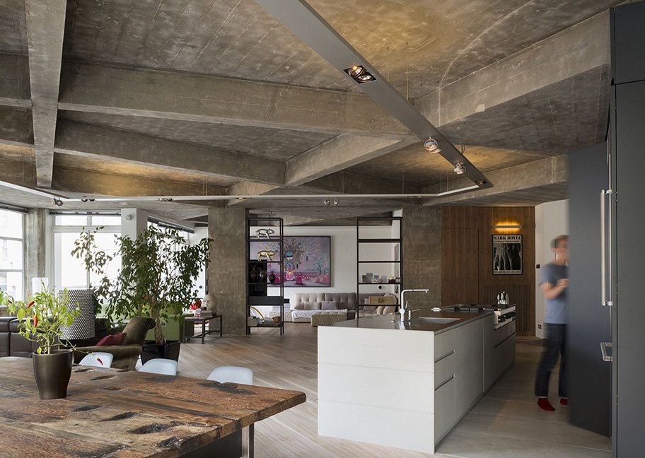 Trần nhà quán cafe thiết kế kiểu để lộ trần bê tông độc đáo