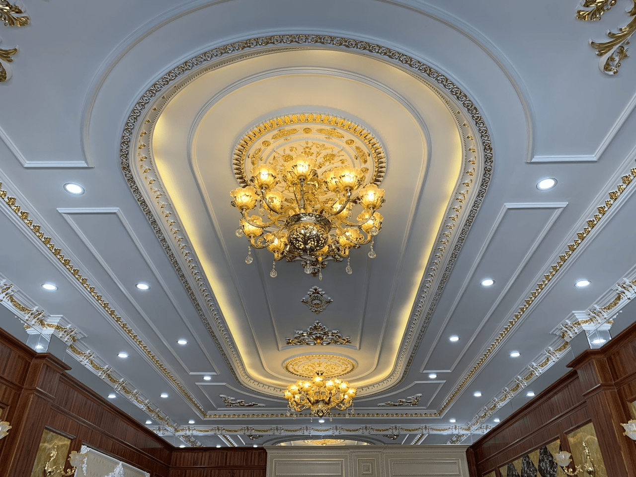 Mẫu trần thạch cao tân cổ điển kết hợp gỗ đẹp