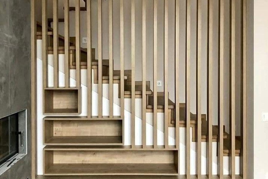 vách ngăn cầu thang tam cấp sang trọng