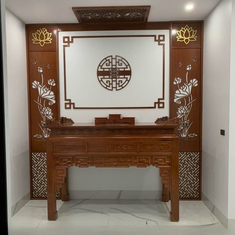 ​​​​​​​Vách ngăn phòng thờ khắc hoa sen đẹp, phong thủy