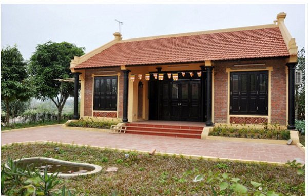nhà ba gian mái ngói đỏ mộc mạc