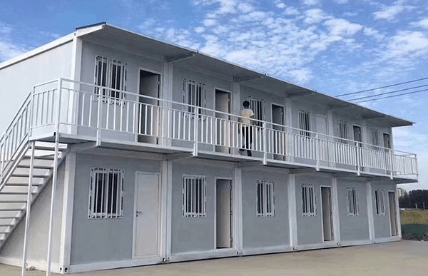 Nhà lắp ghép sử dụng làm nhà điều hành tại các công trường mang lại sự tiện lợi, dễ di chuyển và tiết kiệm đáng kể chi phí xây dựng