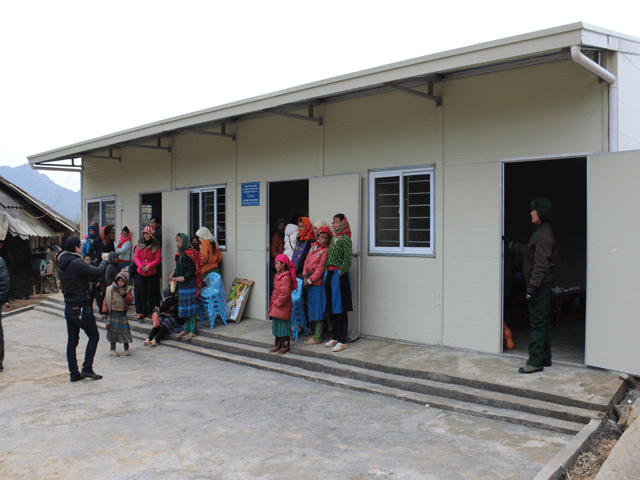 Nhà lắp ghép sử dụng làm lớp học là giải pháp hiệu quả cho các khu vực vùng sâu vùng xa, giúp rút ngắn thời gian xây dựng và đảm bảo không gian học tập an toàn, thoáng mát