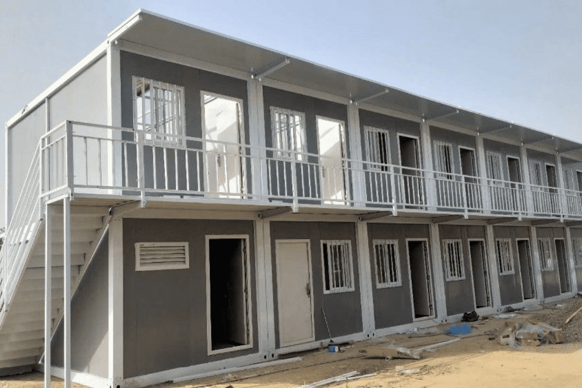 Mẫu nhà trọ lắp ghép là giải pháp tiết kiệm chi phí đầu tư, thi công nhanh và dễ mở rộng, phù hợp cho khu công nghiệp hoặc các khu vực đông dân cư