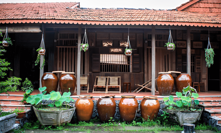 Mẫu nhà mái ngói truyền thống, gần gũi thiên nhiên