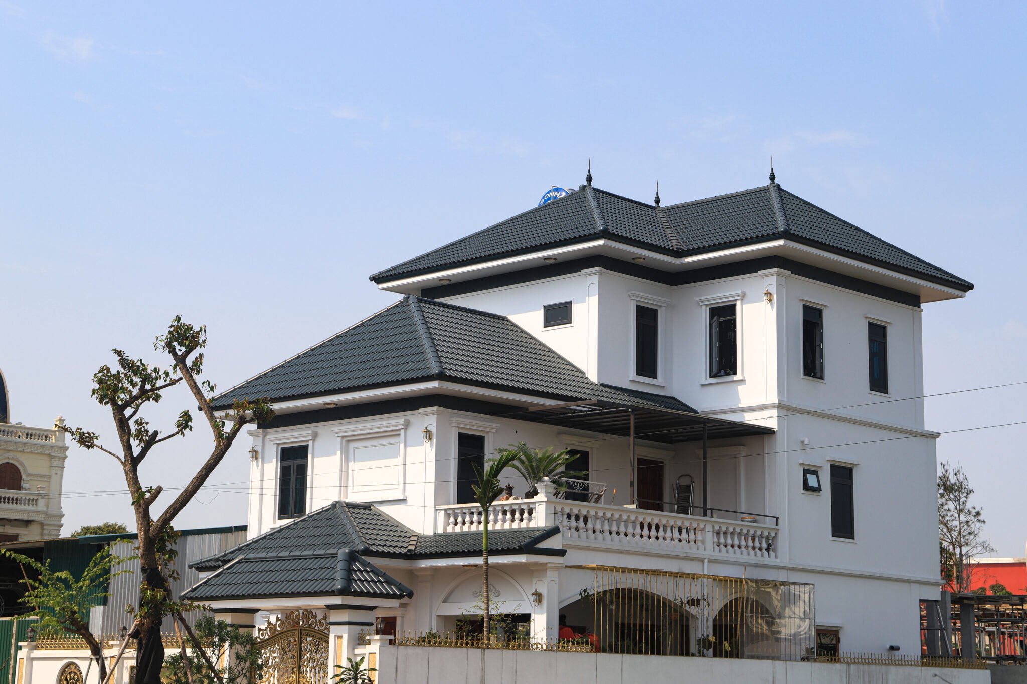 Mẫu nhà mái ngói biệt thự đẹp sang trọng