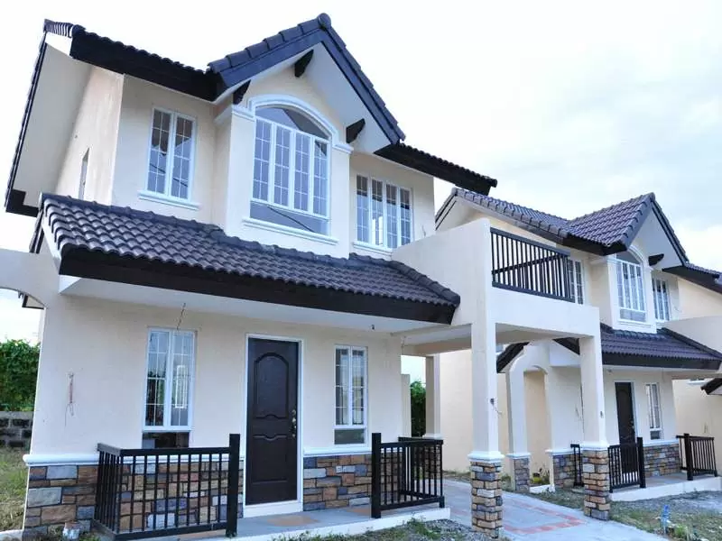 Nhà mái ngói đỏ nên sơn màu gì