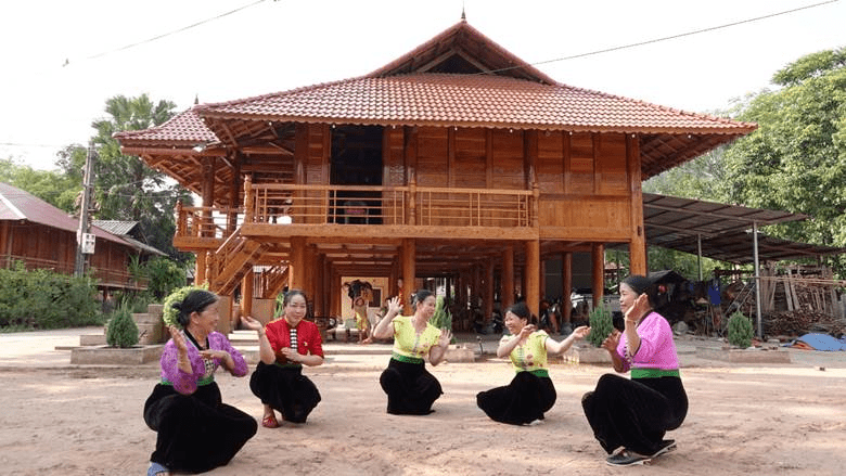 Nhà sàn của người Thái (Bắc Bộ)