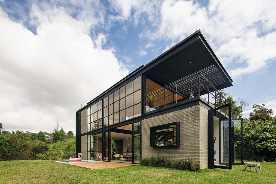 Nhà khung thép tiếp chế có khả năng chịu lửa kém và chi phí bảo dưỡng khá cao 