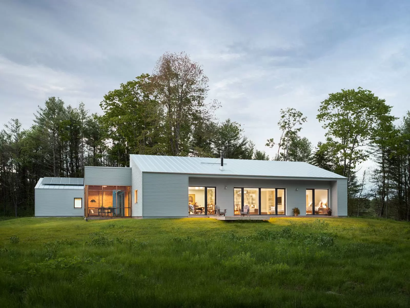 Mẫu nhà mái lệch tiền chế với kinh phí 60 triệu hoàn thiện về thẩm mỹ lẫn công năng