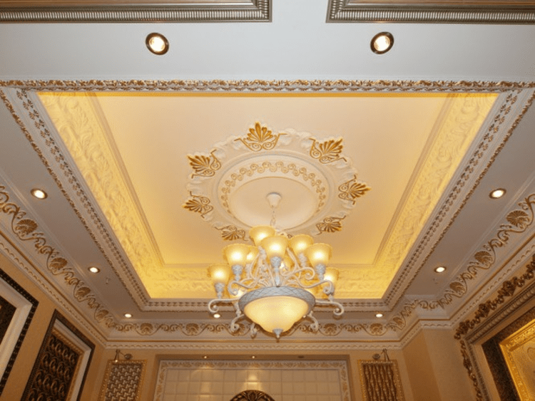 Trang trí trần phòng khách tân cổ điển nhà ống