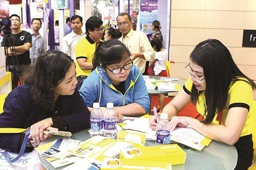 khách hàng trải nghiệm sự kiện vietbuild Vĩnh Tường