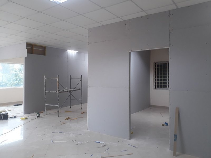 Thi công tường thạch cao