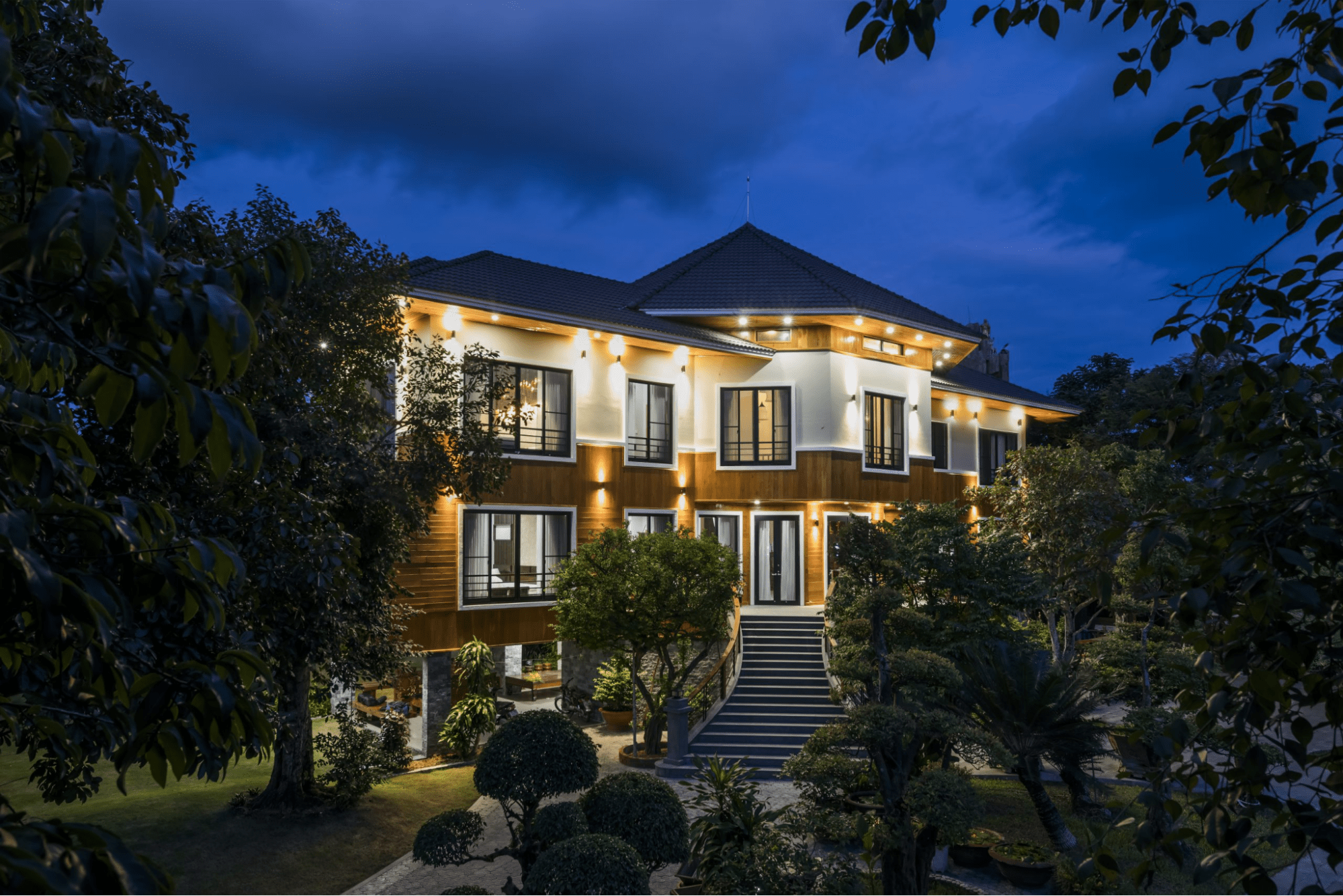 Biệt thự phong cách nhiệt đới hài hòa, gần gũi với thiên nhiên