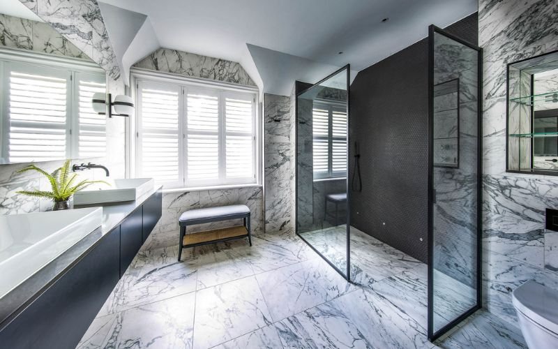 thiết kế nhà vệ sinh và nhà tắm riêng kết hợp với cửa kính