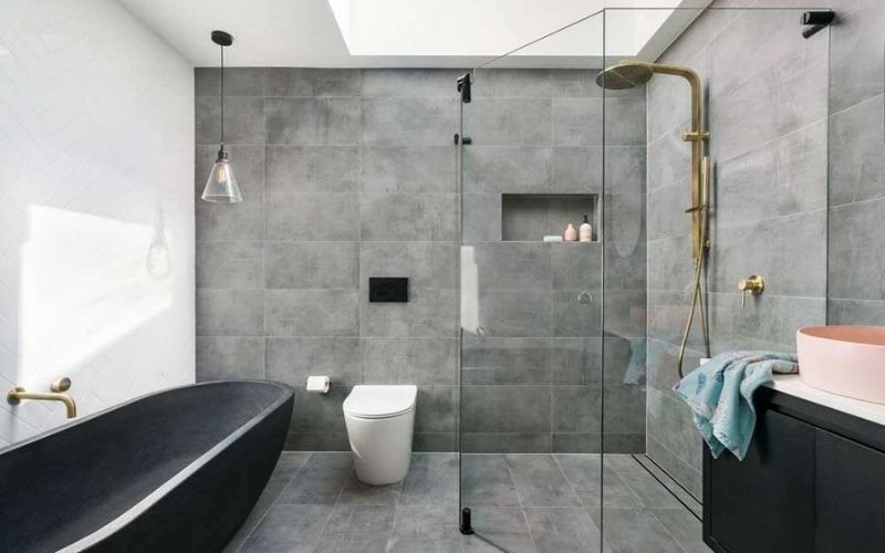 thiết kế nhà vệ sinh và nhà tắm riêng tối giản có kính