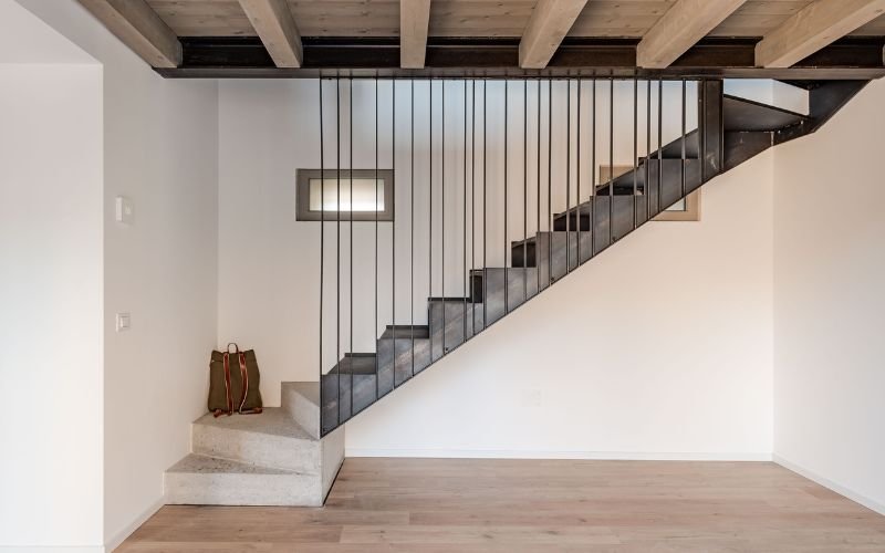 màu sắc vách ngăn cầu thang tam cấp trang nhã