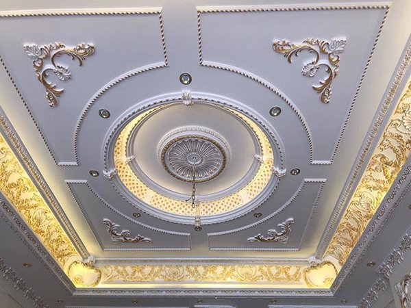 Trần thạch cao tân cổ điển phòng khách phong cách hoàng gia