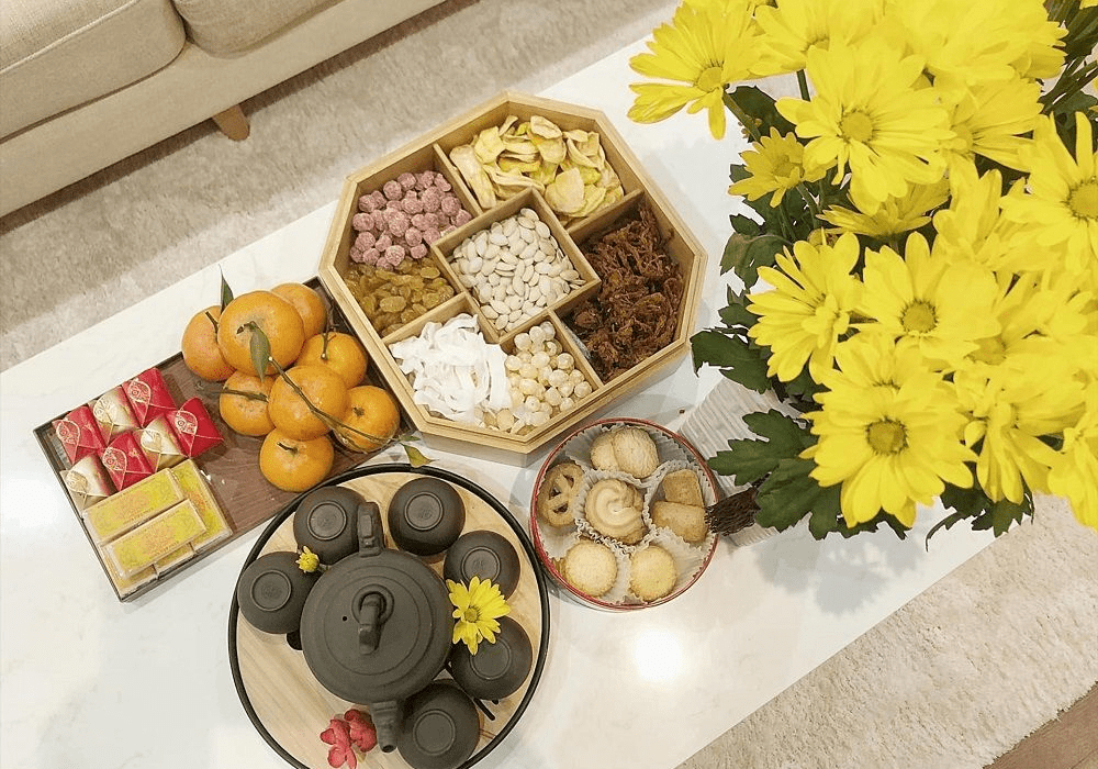 Trang trí Tết phòng khách với khay mứt