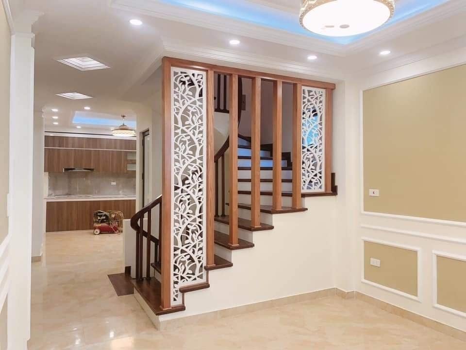 vách ngăn cầu thang tam cấp gỗ kết hợp CNC