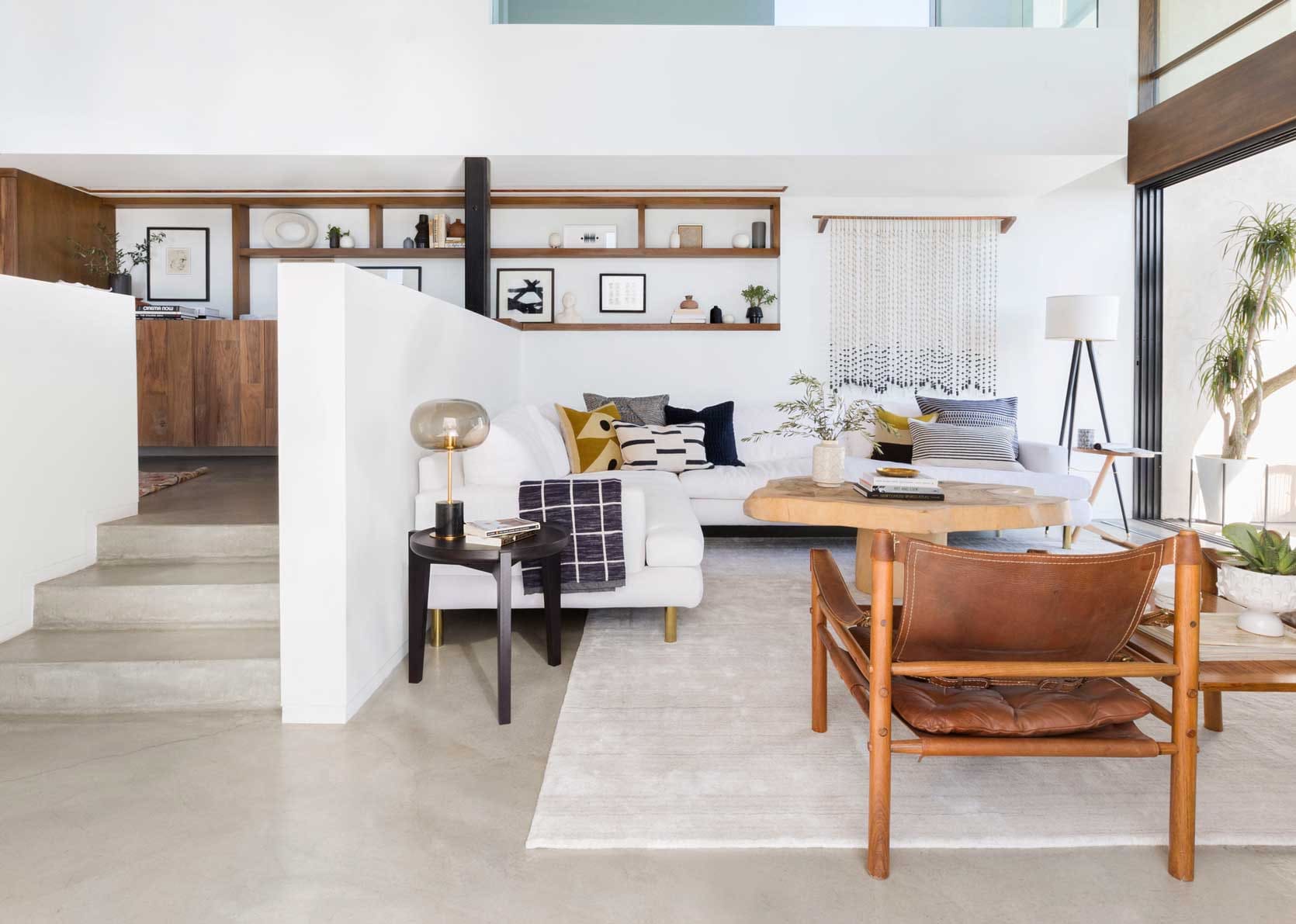 Giá vách ngăn cầu thang theo vật liệu