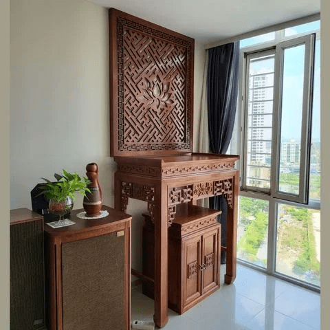 Mẫu vách ốp phòng thờ chữ Thọ cho nhà chung cư 