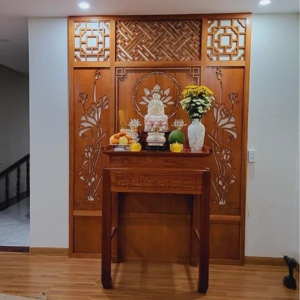 Vách ngăn phòng thờ hoạ tiết hoa sen sang trọng