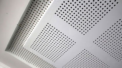 Vách tiêu âm là gì? Vách tiêu âm, hay còn gọi là vách hấp thụ âm thanh, là loại vách ngăn sử dụng vật liệu chuyên dụng để loại bỏ tiếng vang