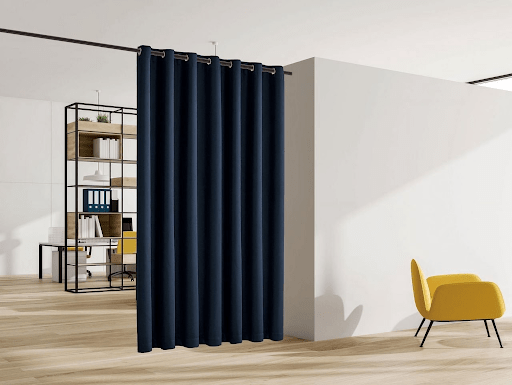 Rèm vải cũng có thể sử dụng linh hoạt làm vách ngăn phòng khách