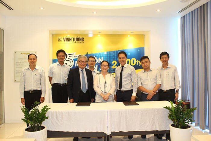 Vĩnh Tường kí kết hợp đồng